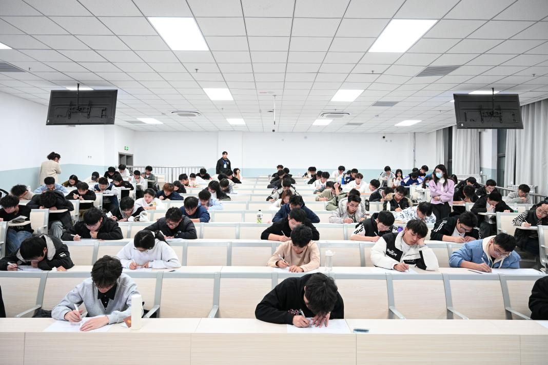 说明: 1116月考图片1